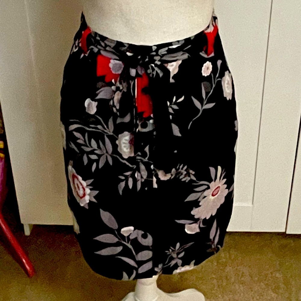 LOFT Floral button front belted skirt size small